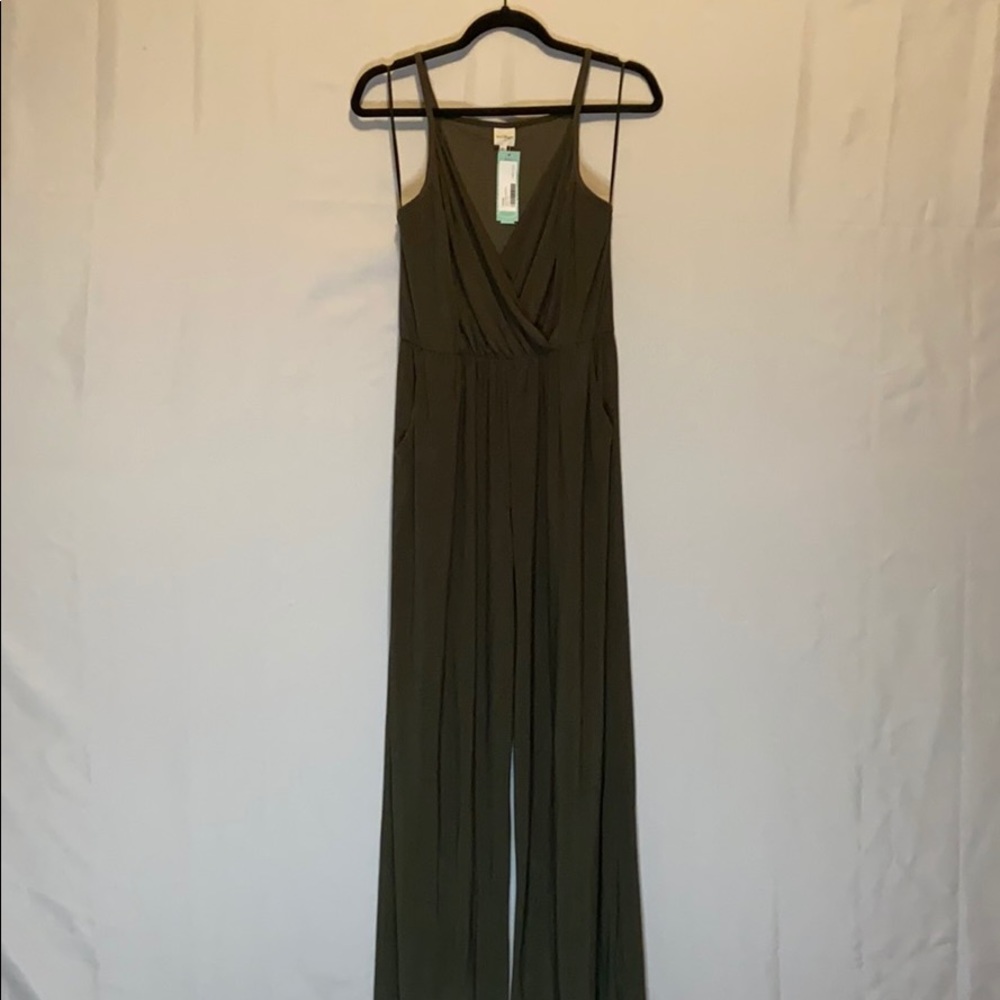 Olive green jumpsuit w/ pockets SZ medium